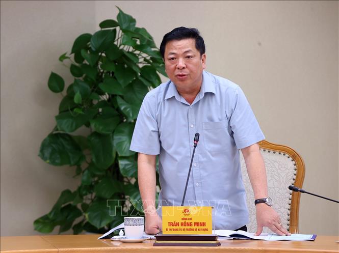 Bí thư Đảng ủy, Bộ trưởng Bộ Xây dựng Trần Hồng Minh phát biểu tại buổi làm việc. Ảnh: Văn Điệp – TTXVN