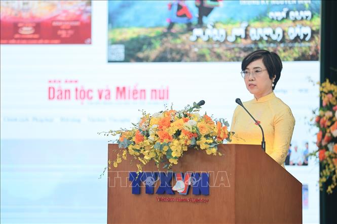 Bí thư Chi bộ, Tổng Biên tập Báo Tin tức và Dân tộc Ninh Hồng Nga trình bày tham luận. Ảnh: Lê Đông - TTXVN