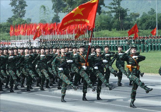 Khối nữ quân y tham gia hợp luyện. Ảnh: Trọng Đức - TTXVN