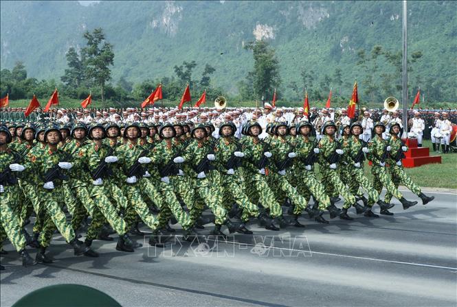Khối nữ sĩ quan Phòng hóa tham gia hợp luyện. Ảnh: Trọng Đức - TTXVN