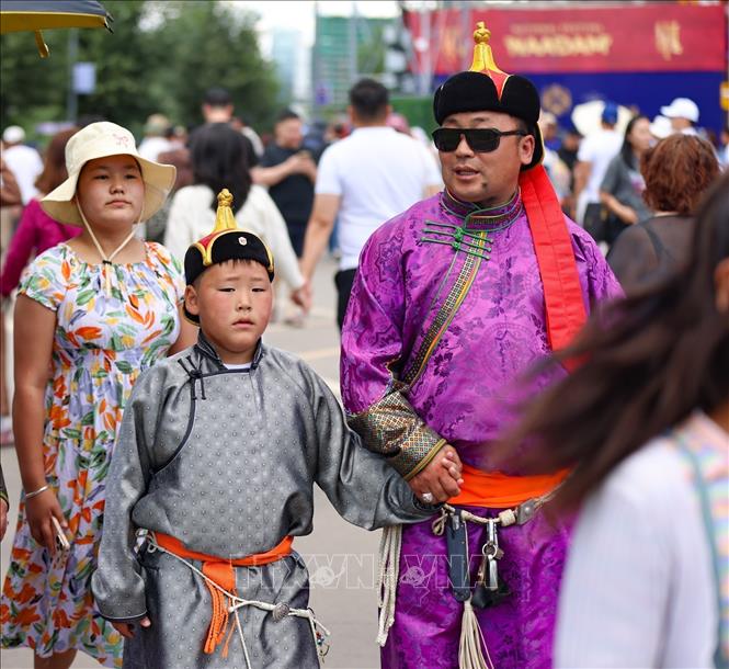 Đông đảo người dân nô nức tham gia lễ hội. Ảnh: Thanh Tùng - TTXVN