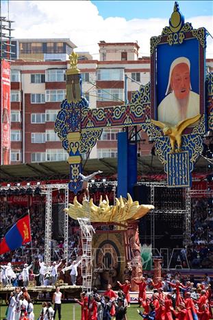 Trải qua nhiều năm, lễ hội Naadam ngày càng thu hút không chỉ người dân địa phương mà cả khách du lịch từ khắp nơi trên thế giới đến tìm hiểu về nền văn hóa phong phú của Mông Cổ. Ảnh: Thanh Tùng - TTXVN