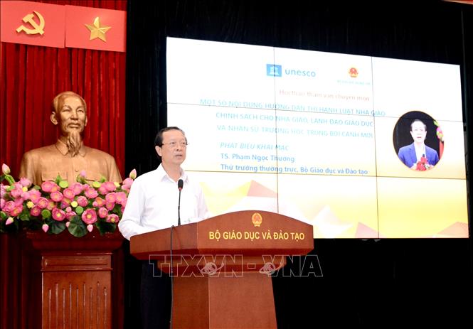 Thứ trưởng thường trực Bộ Giáo dục và Đào tạo Phạm Ngọc Thưởng phát biểu khai mạc hội thảo. Ảnh: TTXVN phát