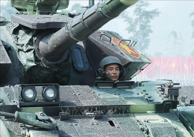 Binh chủng Tăng thiết giáp trình diễn tại lễ hợp luyện. Ảnh: Trọng Đức - TTXVN
