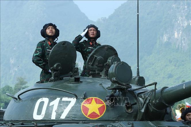 Binh chủng Tăng thiết giáp trình diễn tại lễ hợp luyện. Ảnh: Trọng Đức - TTXVN