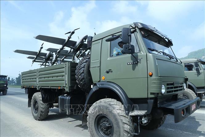 Máy bay không người lái do Việt Nam sản xuất tại lễ hợp luyện. Ảnh: Trọng Đức - TTXVN