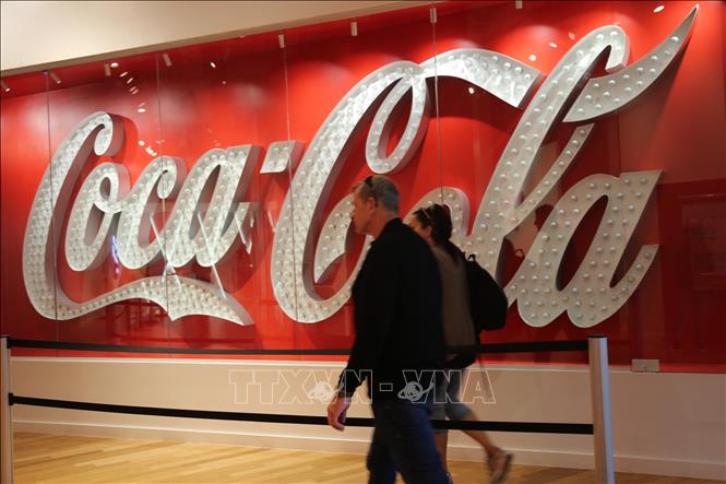 Logo Coca-Cola tại thành phố Atlanta, bang Georgia, Mỹ. Ảnh: THX/TTXVN