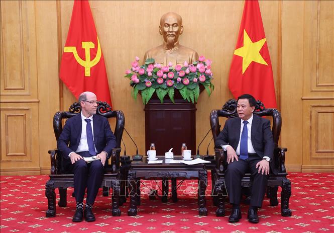 GS.TS Nguyễn Xuân Thắng tiếp Phó Chủ tịch Tập đoàn Google, Phụ trách Quan hệ chính phủ và Chính sách công cho các thị trường mới nổi. Ảnh: Văn Điệp - TTXVN