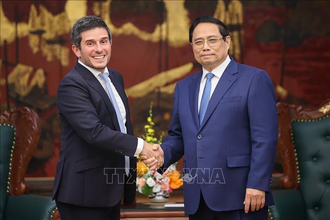 Thủ tướng Phạm Minh Chính tiếp ông Gerald Toledano, thành viên Ban Điều hành, Giám đốc mảng sản phẩm cổ phiếu và đa tài sản toàn cầu của Tổ chức FTSE Russell. Ảnh: Dương Giang-TTXVN
