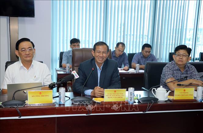 Phó Chủ tịch Thường trực UBND tỉnh Vĩnh Long Đặng Văn Chính phát biểu tại buổi làm việc. Ảnh: Phạm Minh Tuấn-TTXVN.