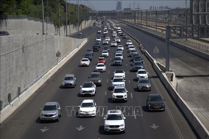 Người dân ở Tel Aviv đang chuyển dần sang sử dụng xe điện nhờ điều kiện hạ tầng ngày càng cải thiện, cùng với chi phí vận hành thấp hơn đáng kể so với xe xăng. Ảnh: Thanh Bình - PV TTXVN tại Tel Aviv

