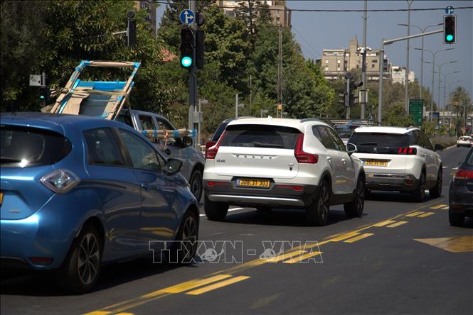 Người dân ở Tel Aviv đang chuyển dần sang sử dụng xe điện nhờ điều kiện hạ tầng ngày càng cải thiện, cùng với chi phí vận hành thấp hơn đáng kể so với xe xăng. Ảnh: Thanh Bình - PV TTXVN tại Tel Aviv


