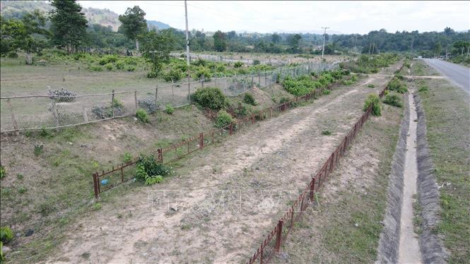 Một đoạn di tích đường Hồ Chí Minh - Tây Trường Sơn ở huyện Sepon, tỉnh Savannakhet, Lào. Ảnh: Đỗ Bá Thành - PV TTXVN tại Lào