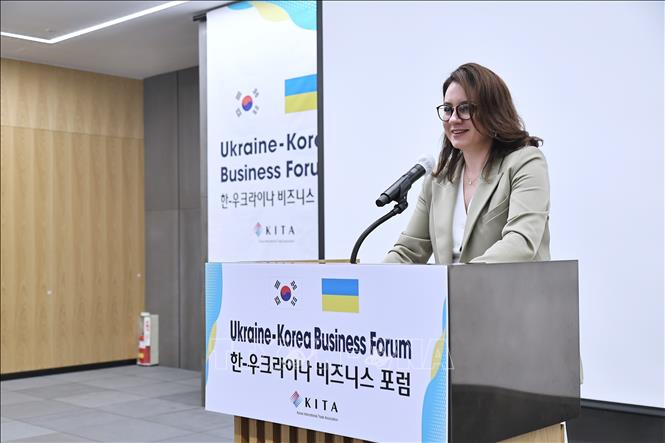 Ngày 17/7/2025, Quốc hội Ukraine đã phê chuẩn bà Yulia Svyrydenko (trong ảnh) giữ chức Thủ tướng nước này theo đề xuất trước đó của Tổng thống Volodymyr Zelensky. Bà Svyrydenko là nhà kinh tế, sinh năm 1985, từng giữ chức Phó Thủ tướng thứ nhất kiêm Bộ trưởng Kinh tế. Ảnh: Yonhap/TTXVN
