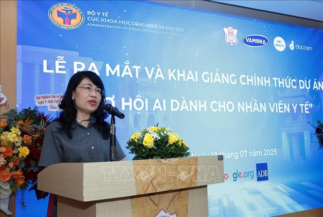 Đại diện Cục Khoa học Công nghệ và Đào tạo, Bộ Y tế chia sẻ. Ảnh: Trần Việt - TTXVN