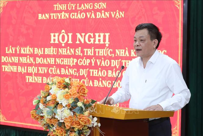Trưởng Ban Tuyên giáo và Dân vận Tỉnh ủy Lạng Sơn Nguyễn Quốc Khánh, Tổ trưởng Tổ Biên tập Văn kiện phát biểu tại Hội nghị. Ảnh: Anh Tuấn – TTXVN