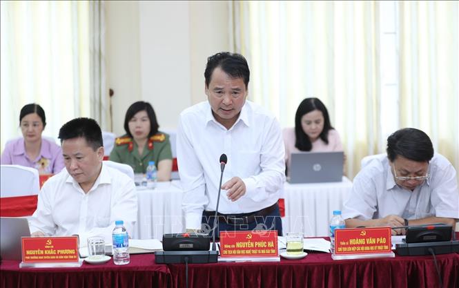 Chủ tịch Hội Văn học Nghệ thuật và Nhà báo tỉnh Lạng Sơn Nguyễn Phúc Hà phát biểu tại Hội nghị. Ảnh: Anh Tuấn – TTXVN