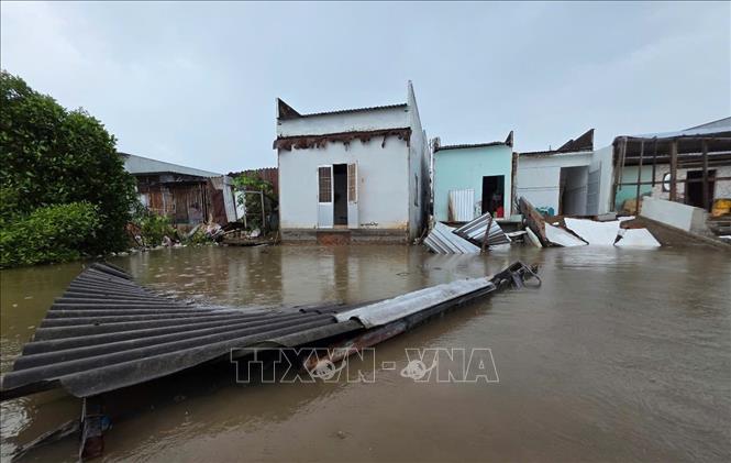 Từ ngày 13 - 17/7/2025, trên địa bàn phường Giá Rai (tỉnh Cà Mau), liên tiếp xảy ra các vụ sạt lở nghiêm trọng. Ảnh: TTXVN phát