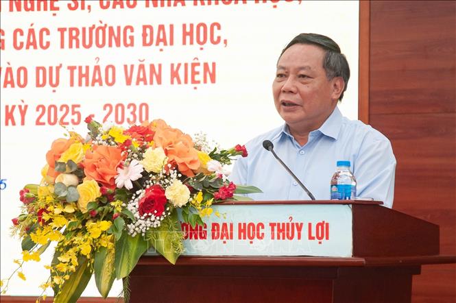 Phó Bí thư Thường trực Thành uỷ Hà Nội Nguyễn Văn Phong phát biểu khai mạc hội nghị. Ảnh: Tuyết Mai - TTXVN