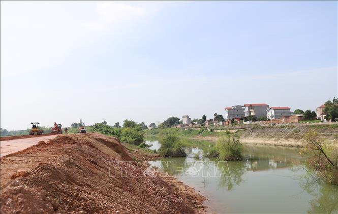 Sự cố sạt lở đê bối Trầm Hà, thôn Thượng, xã Mỹ Thái, được chính quyền địa phương gia cố. Ảnh: Thái Hùng - TTXVN