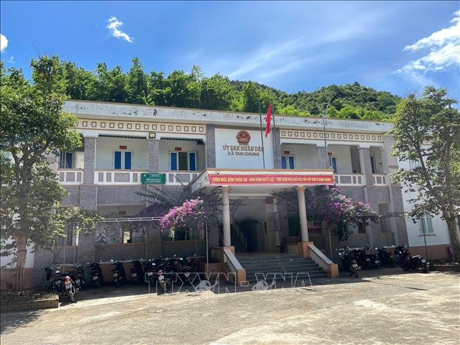 Sau sắp xếp đơn vị hành chính, xã Tam Chung (huyện Mường Lát cũ) hiện đang thiếu 14 cán bộ, công chức so với chỉ tiêu tỉnh giao. Ảnh: Hoa Mai - TTXVN