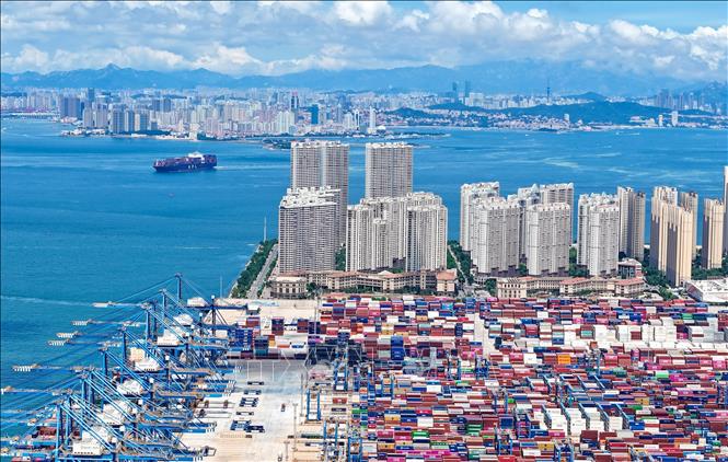 Quang cảnh cảng hàng hóa tại tỉnh Sơn Đông, Trung Quốc. Ảnh: THX/TTXVN