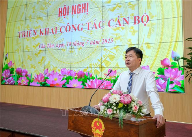 Ông Lê Minh Cường Giám đốc Ban Quản lý dự án đầu tư xây dựng công trình giao thông và nông nghiệp thành phố Cần Thơ phát biểu nhận nhiệm vụ. Ảnh: Thanh Liêm - TTXVN