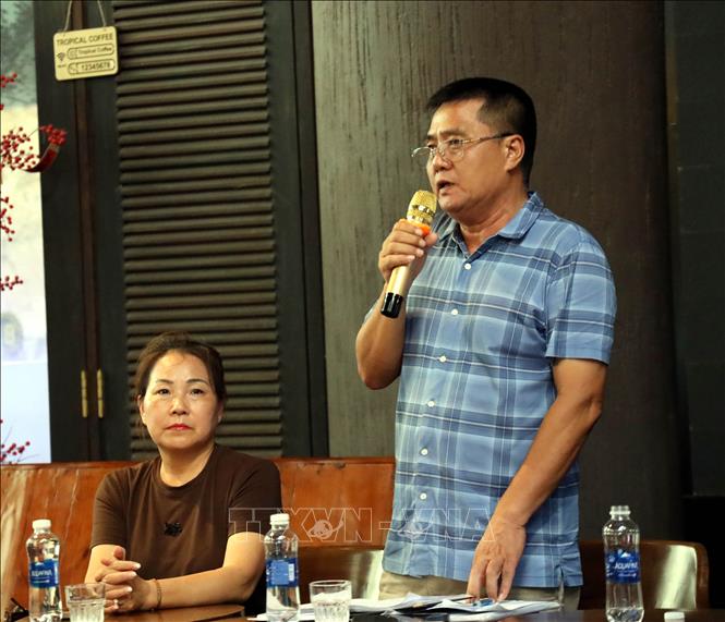Ông Trần Văn Hồng, Chi hội trưởng Chi hội Tàu du lịch Hạ Long phát biểu ý kiến tại buổi đối thoại. Ảnh: Đức Hiếu - TTXVN 