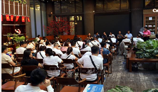 Quang cảnh buổi đối thoại giữa các hội viên thuộc Chi hội Tàu du lịch Hạ Long tổ chức ngày 17/7/2025. Ảnh: Đức Hiếu - TTXVN 