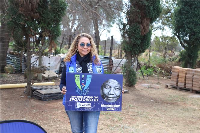 Bà Lori-Kay Eramus, Giám đốc Pet Community Outreach, khẳng định ngày Nelson Mandela luôn hướng đến việc mang lại cho cộng đồng, giúp đỡ động vật, giúp đỡ con người, và gắn kết mọi người thành một cộng đồng thống nhất. Ảnh: Hồng Minh - PV TTXVN tại Nam Phi
