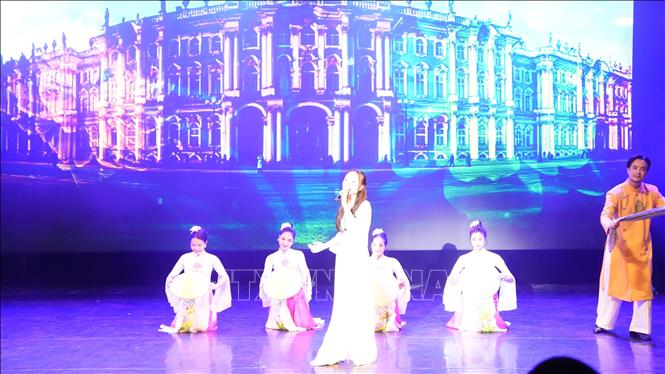 Chương trình giao lưu văn hóa và biểu diễn nghệ thuật mang tên “Bản trường ca hữu nghị Việt - Nga”. Ảnh: Trần Hải - PV TTXVN tại LB Nga 