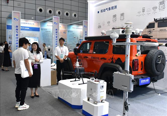 Xe quan trắc khí hậu MMEOS, có thể hoạt động trên mọi địa hình. Ảnh: Quang Hưng – PV TTXVN tại Trung Quốc