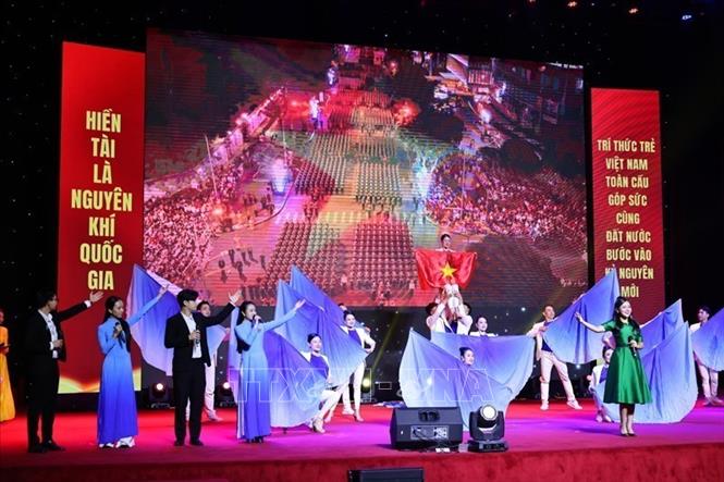 Tiết mục văn nghệ đặc sắc khai mạc Diễn đàn Trí thức trẻ Việt Nam toàn cầu lần thứ VI, năm 2025. Ảnh: Minh Đức – TTXVN