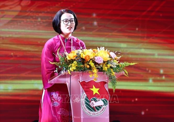 PGS.TS. Đào Việt Hằng, Phó Chủ tịch Hội LHTN Việt Nam, Chủ tịch Mạng lưới Trí thức trẻ Việt Nam toàn cầu trình bày báo cáo đề dẫn số 1: Tổng quan về Mạng lưới và Diễn đàn Trí thức trẻ Việt Nam toàn cầu.. Ảnh: Minh Đức –TTXVN