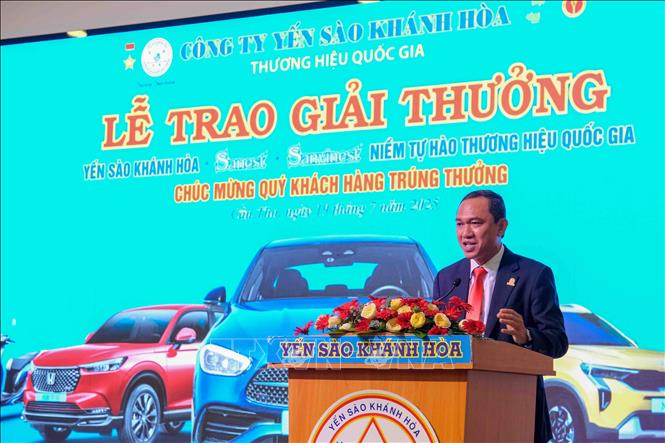 Ông Lê Đức Tiến, Phó Tổng Giám đốc Công ty Yến sào Khánh Hòa phát biểu tại lễ trao giải. Ảnh: Thanh Liêm - TTXVN