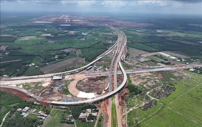 Đường kết nối sân bay Long Thành cơ bản đã hoàn thành. Ảnh: Công Phong - TTXVN