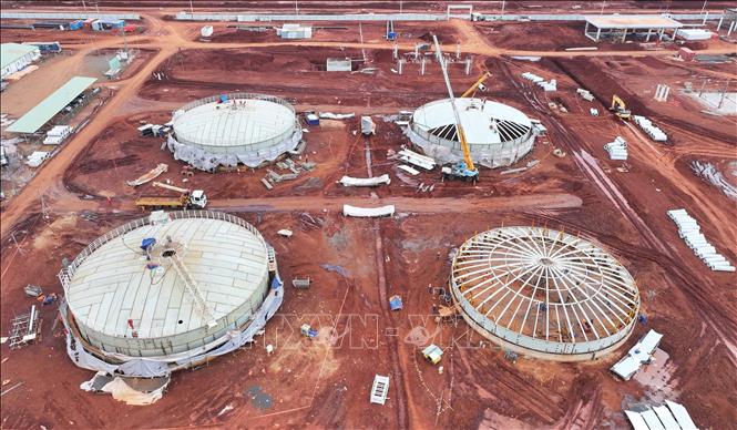 Thi công hệ thống cung cấp nhiên liệu sân bay Long Thành. Ảnh: Công Phong - TTXVN