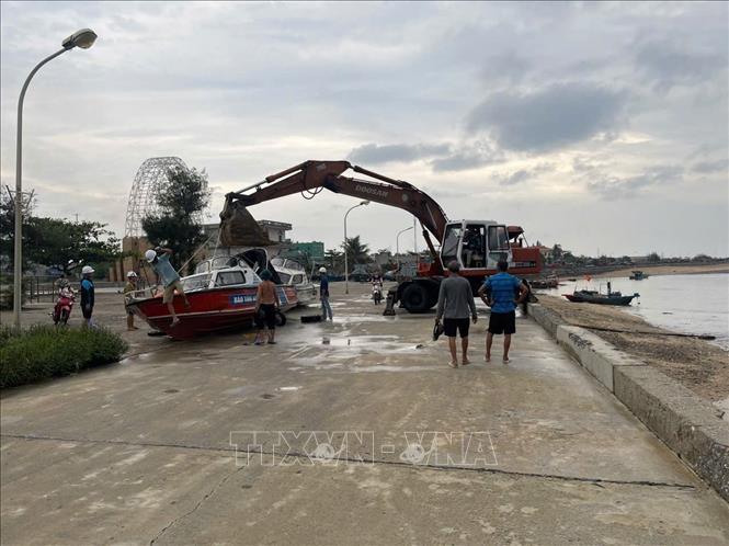 Nhiều phương tiện thủy đã được đưa lên bờ trú tránh bão an toàn tại Đặc khu Bạch Long Vĩ. Ảnh: TTXVN phát