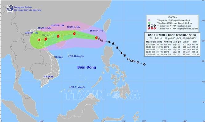 Hướng di chuyển của bão số 3 lúc 19 giờ, ngày 19/7. Ảnh: TTXVN phát

