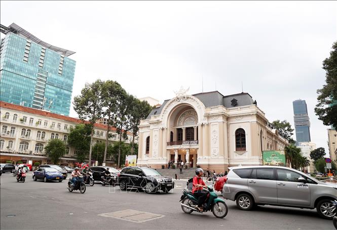 Đường Đồng Khởi đoạn chạy qua Nhà hát Lớn Thành phố Hồ Chí Minh.
Ảnh: Hồng Đạt - TTXVN
