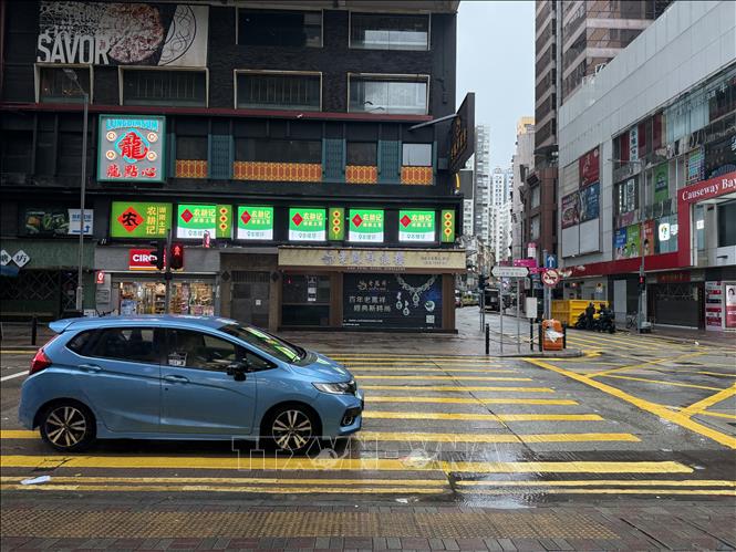 Đường phố Hong Kong sau khi các phương tiện công cộng bị tạm dừng. Ảnh: Mạc Luyện PV TTXVN tại Hong Kong