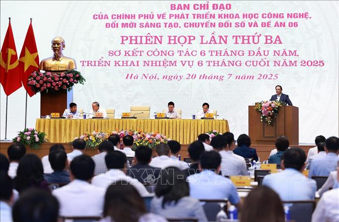 Phiên họp lần thứ 3 BCĐ về phát triển khoa học, công nghệ, đổi mới sáng tạo, chuyển đổi số và Đề án 06. Ảnh: Dương Giang-TTXVN 
