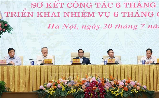 Thủ tướng Phạm Minh Chính chủ trì Phiên họp lần thứ 3 BCĐ về phát triển khoa học, công nghệ, đổi mới sáng tạo, chuyển đổi số và Đề án 06. Ảnh: Dương Giang-TTXVN 
