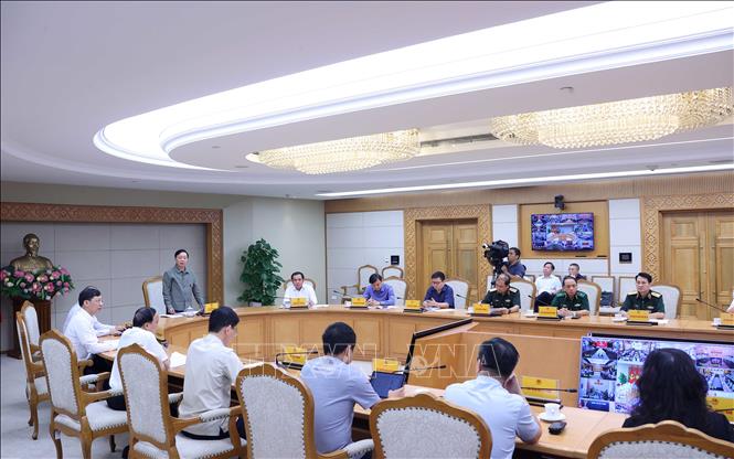 Phó Thủ tướng Trần Hồng Hà chủ trì cuộc họp ứng phó với cơn bão số 3. Ảnh: Văn Điệp – TTXVN