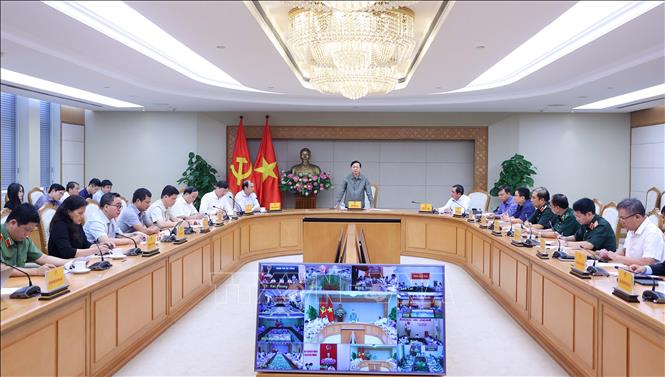 Phó Thủ tướng Trần Hồng Hà chủ trì cuộc họp ứng phó với cơn bão số 3. Ảnh: Văn Điệp – TTXVN