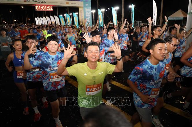 Các vận động xuất phát tranh tài cự ly 21km tại Giải VnExpress Marathon Đà Nẵng 2025. Ảnh: Trần Lê Lâm - TTXVN 