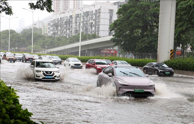 Khu vực bị ngập lụt sau những trận mưa lớn do ảnh hưởng của bão Wipha tại Thâm Quyến, tỉnh Quảng Đông, Trung Quốc. Ảnh: THX/TTXVN