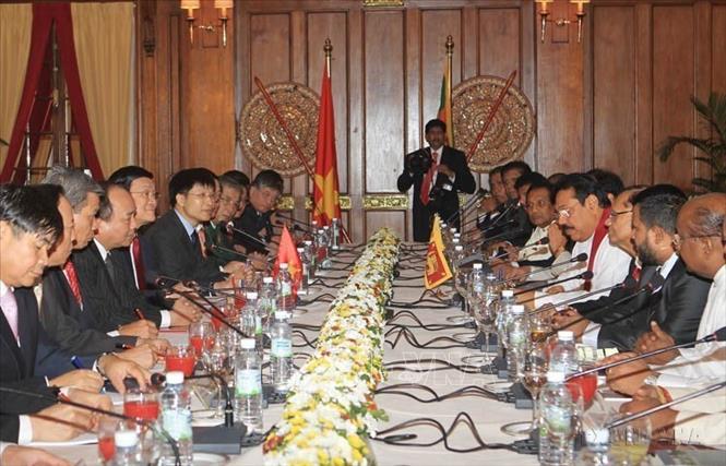 Chủ tịch nước Trương Tấn Sang hội đàm với Tổng thống Sri Lanka Mahinda Rajapaksa (Colombo, 14/10/2011). Ảnh: Nguyễn Khang - TTXVN