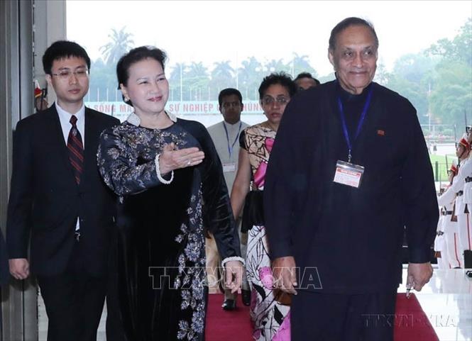Chủ tịch Quốc hội Nguyễn Thị Kim Ngân đón Chủ tịch Quốc hội Sri Lanka Karu Jayasuriya  trong chuyến thăm chính thức Việt Nam (2018). Ảnh: Trọng Đức - TTXVN