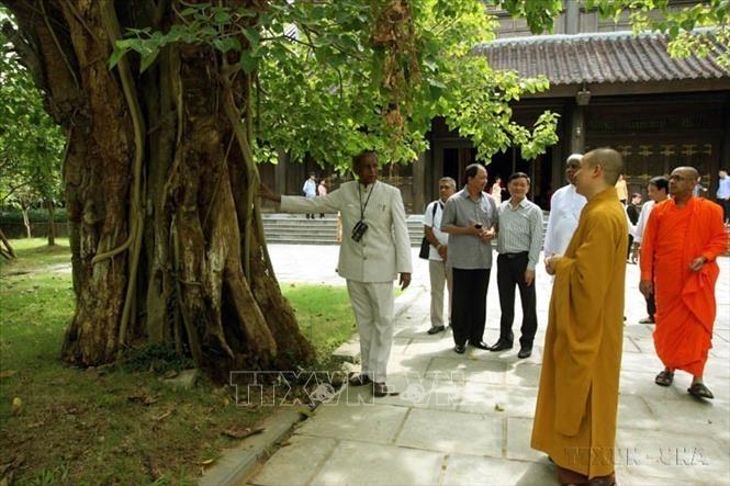 Bộ trưởng Bộ Phật giáo Sri Lanka Gamini Jayawickrema Perera thăm và làm việc tại tỉnh Ninh Bình (2018). Ảnh: Nguyễn Dân - TTXVN
